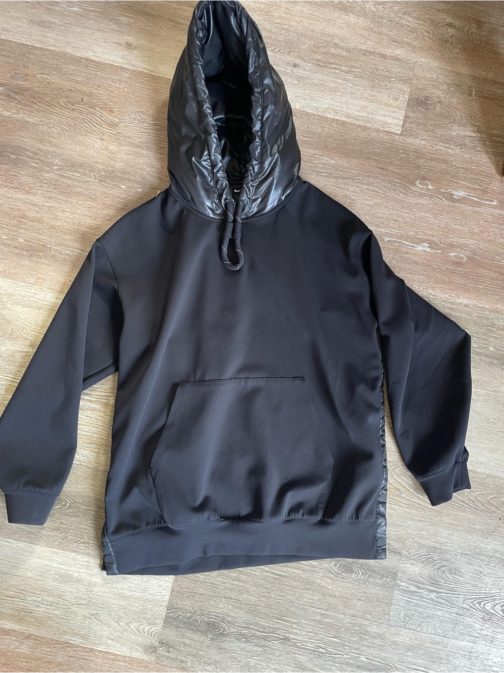 Nike Women’s Black Hoodie with Side Snap Buttons Medium